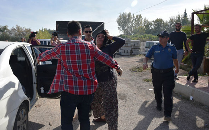 2 erkek 3 kadın 5 koyunu çaldı savunmaları 'pes' dedirtti...