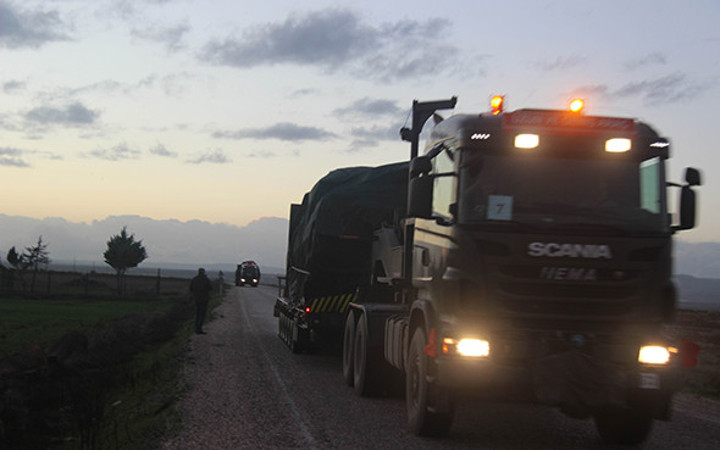 Fırat’ın doğusuna tank ve fırtına obüs sevkiyatı