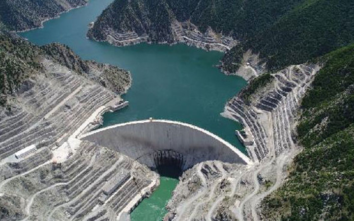 Çoruh Nehri göle döndü! Barajlar yüzünden artık akmıyor