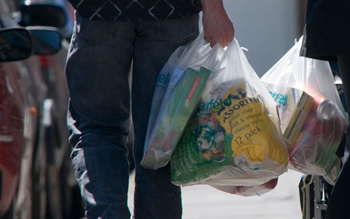 Naylon poşetler kasalarda okutulmaya başlandı