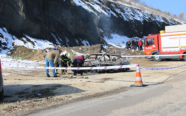 Emekli öğretmen otomobilinde yanmış halde bulundu