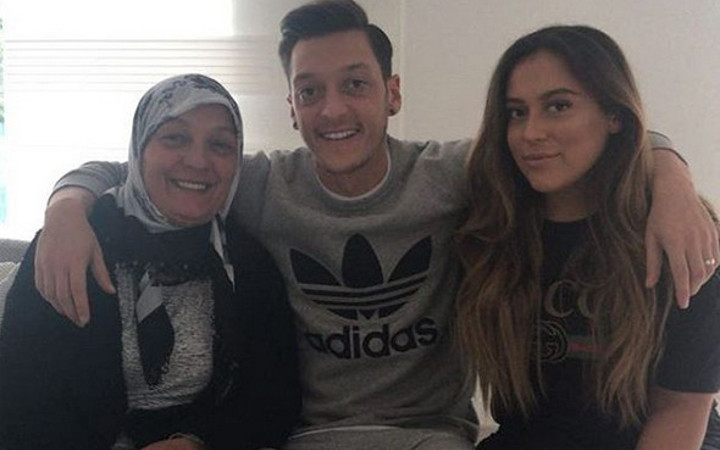 Mesut Özil'in ailesi çok yoksulmuş! Annesi temizlikçi babası...