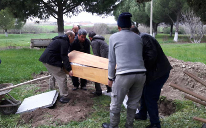 Ateist vatandaş tıraş takımı ile gömüldü!