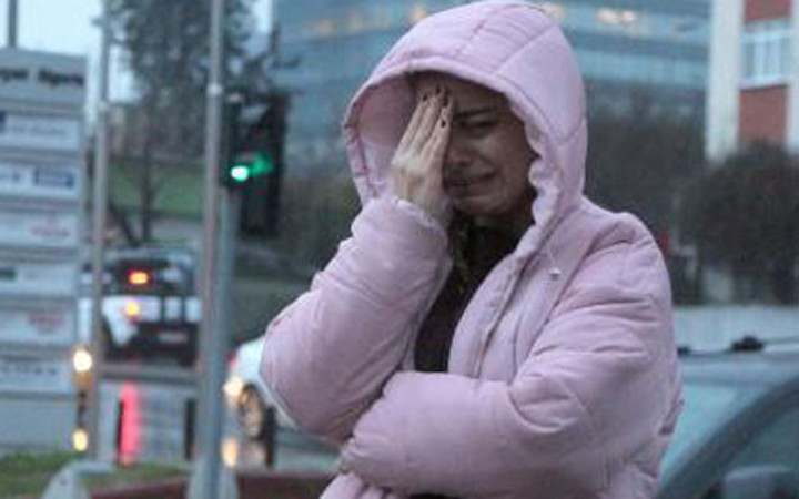 Kaza yapan yakınının kurtarılmasını böyle izledi...