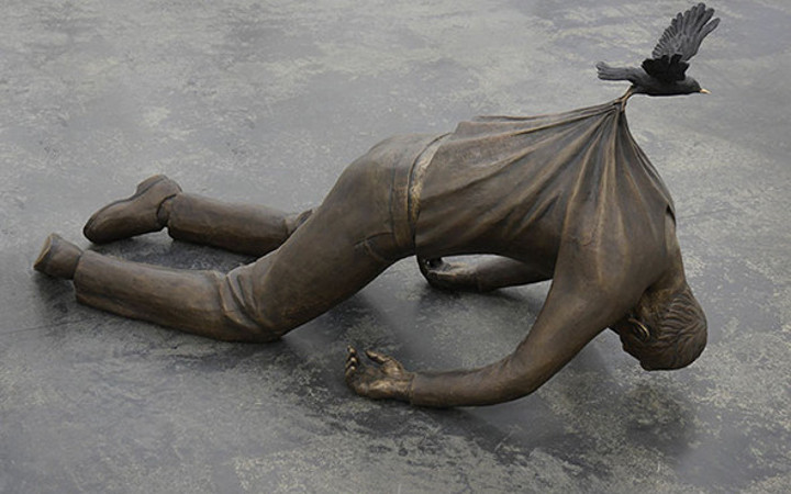 Yer çekimine meydan okuyan heykeller