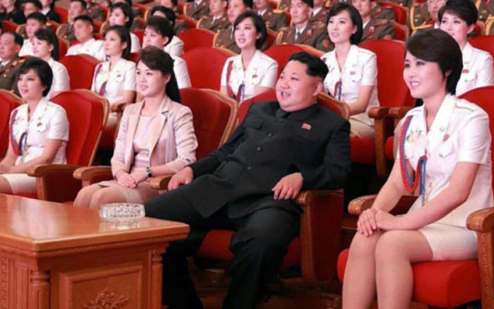 Kim'in 'güzeller ordusu' sınırı geçti! Bakın Kim'in eşi ne iş yapıyormuş?