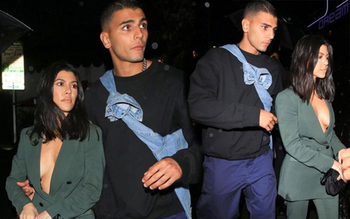 Kourtney Kardashian ceketin içine iç çamaşırı giymeyince...