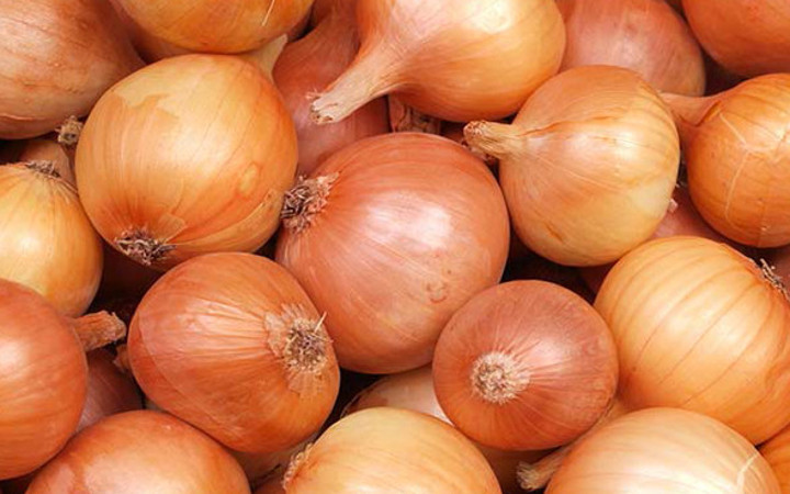 Gece yatağınıza soğan alın bakın neler olacak