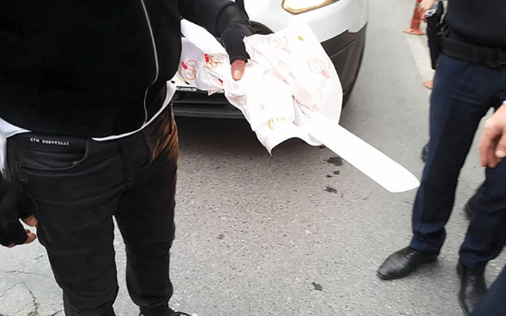 Restoranda dehşet anları: Döner bıçağı ile saldırdı!