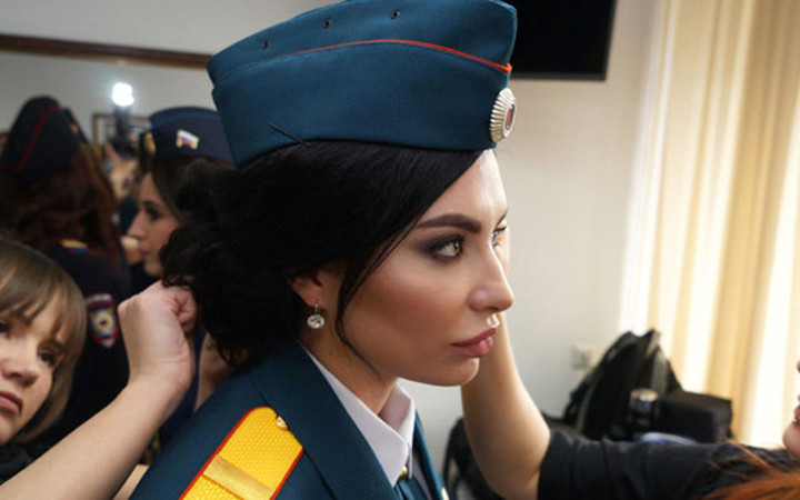 Rusya’nın apoletli güzelleri yarıştı