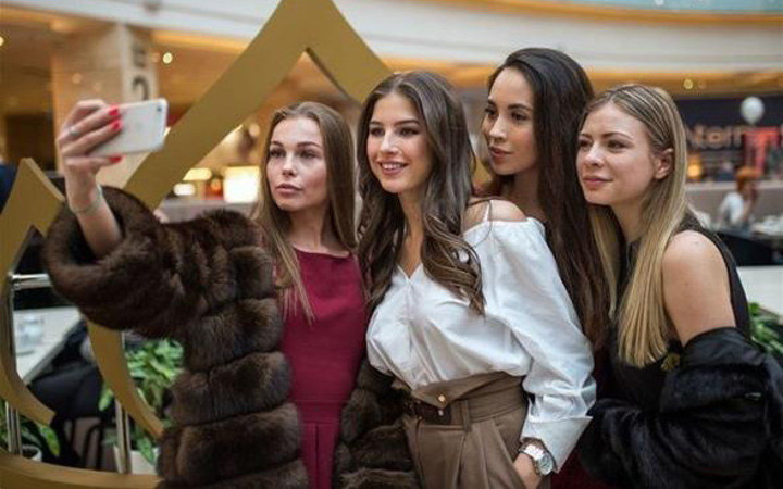 AVM'de izdiham çıktı! Rusya'da sıra dışı yarışma