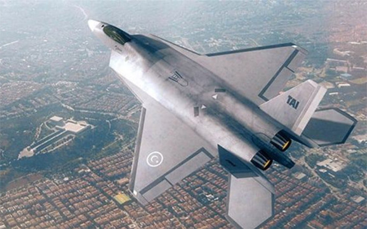 Milli savaş uçağı dev fuarda göründü!