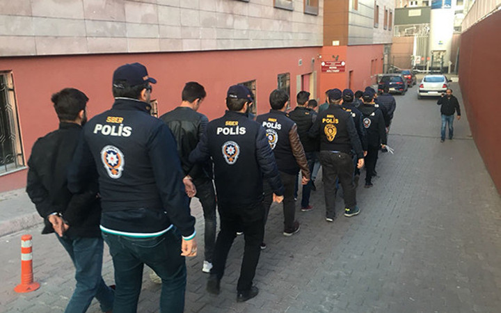 Dev operasyon: Vatandaşların banka hesaplarını boşaltmışlar!