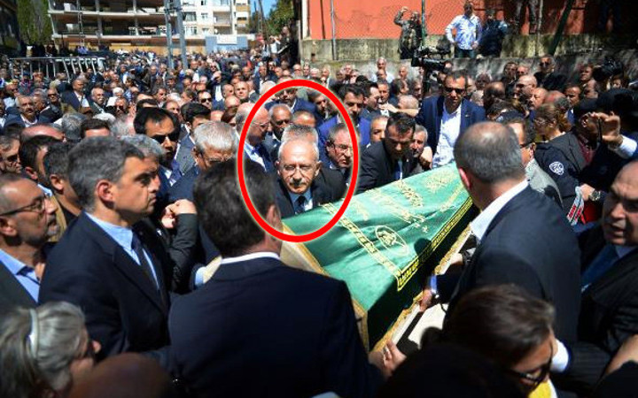 Kılıçdaroğlu'nun acı kaybı! Tabutu böyle omuzladı