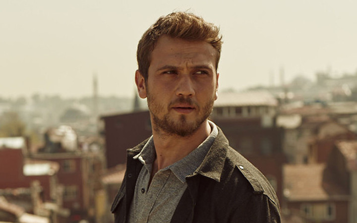 Aras Bulut İynemli eski rol arkadaşı ile evleniyor