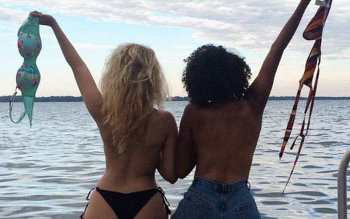 Karı koca birlikte havuza girdiler kameraları farketmediler şimdi ise ellerinde...