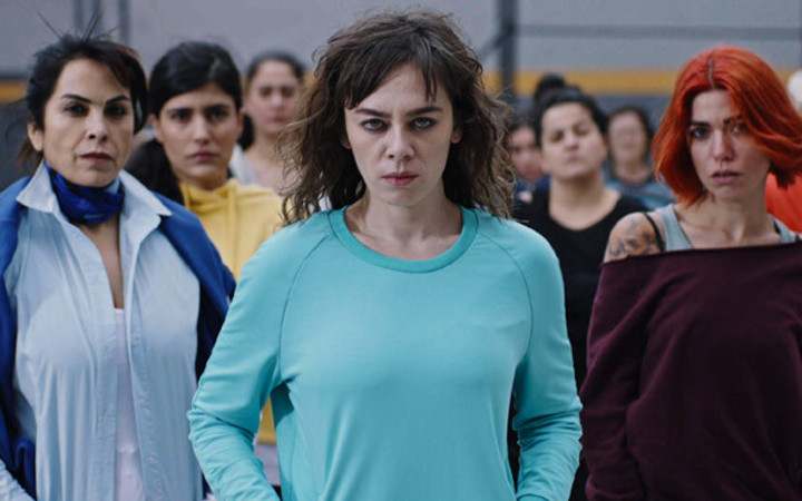 Kimse bunu beklemiyordu! Avlu'da iki ayrılık birden