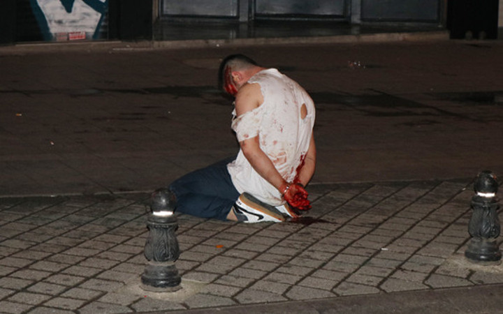 Kadıköy'de dehşet! Polis gözaltına almasına diye