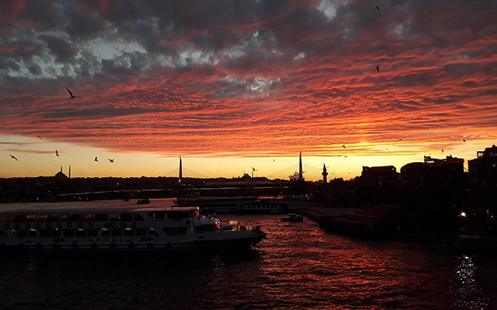 İstanbul'da muhteşem günbatımı manzarası