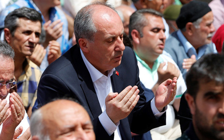 Muharrem İnce cuma namazında böyle görüntülendi