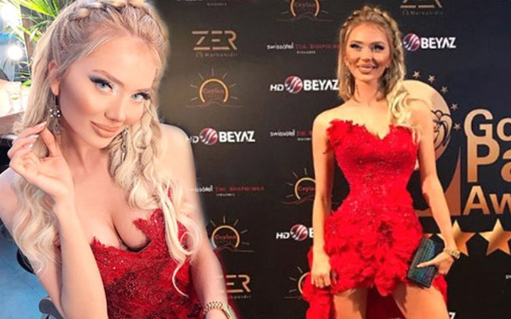 Cansu Taşkın'dan törene damga vuran dekolte