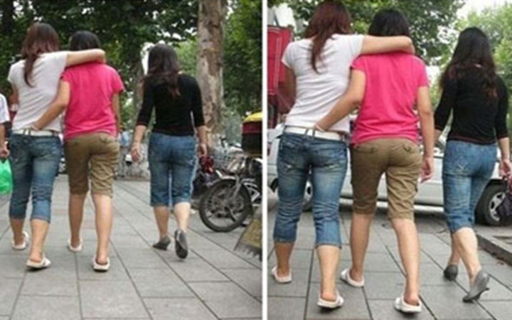 İki kadın hiç kimseye aldırış etmedi yolun ortasında...