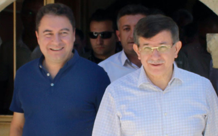 Erdoğan yemin ederken Davutoğlu ve Babacan bakın neredeymiş?