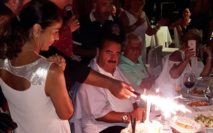 İmparator eski hayat arkadaşını mutlu gününde yalnız bırakmadı!