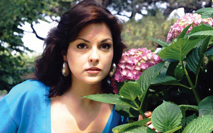 55'lik Aydan Şener'in bikinili fotoğrafı olay oldu