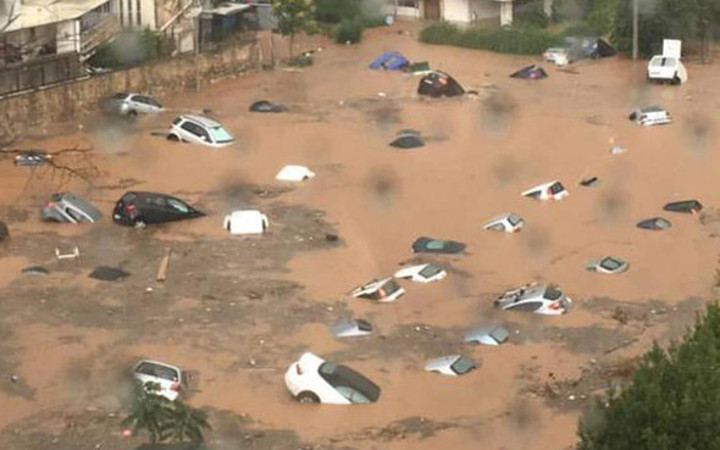 Yunanistan'da yangından sonra şimde de sel!