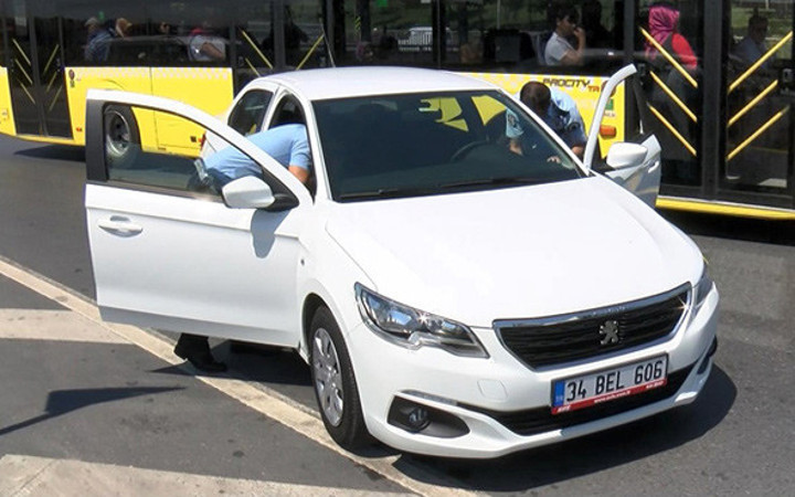 Eski vekilin baygın bulduğu sürücü ayılınca kaçtı