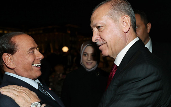 Tarihi törende sürpriz isim 