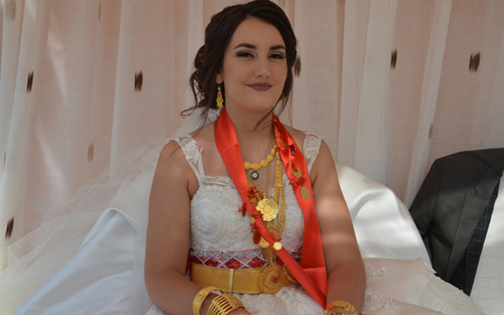 Yüksekova'ya Fransız gelin! Fransızlar düğünde coştu