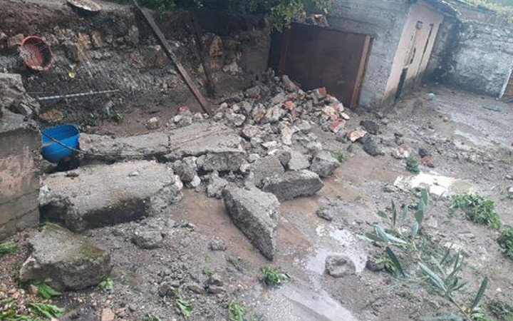 Bilecik'te sel suları bahçe duvarını yıktı