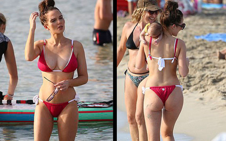 3 ay önce doğum yapan güzel oyuncu plajda yaktı geçti