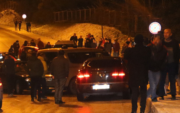 14 araç birbirine girdi kazayı gören telefona sarıldı