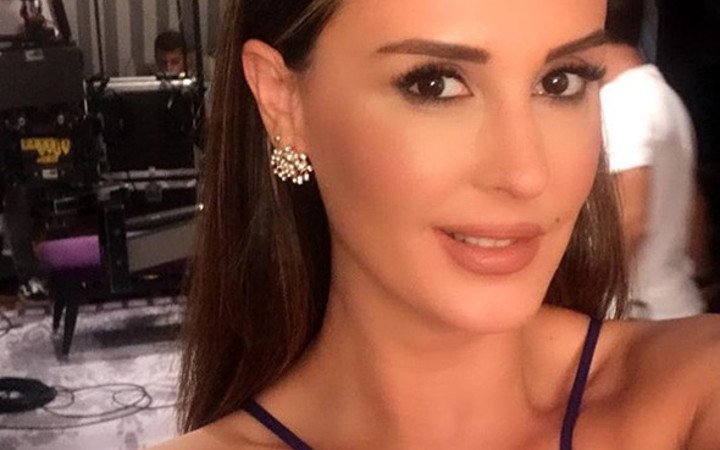 Ebru Destan, telefon isteyen takipçisini ifşa etti