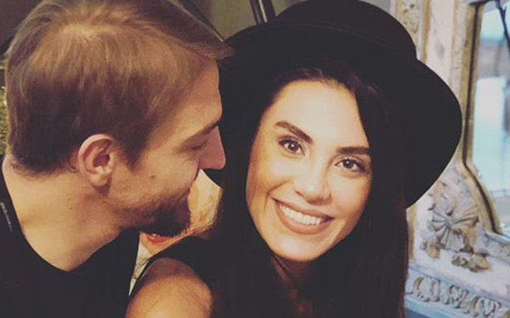  Şükran Ovalı saçlarını kestirdi imaj değiştirdi