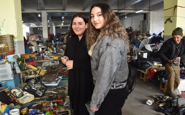 1 TL’ye gömlek 100 TL’ye ayakkabı her şey bu pazarda