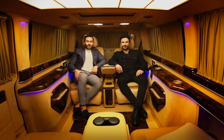 Tarkan'a özel ses sistemli minibüs