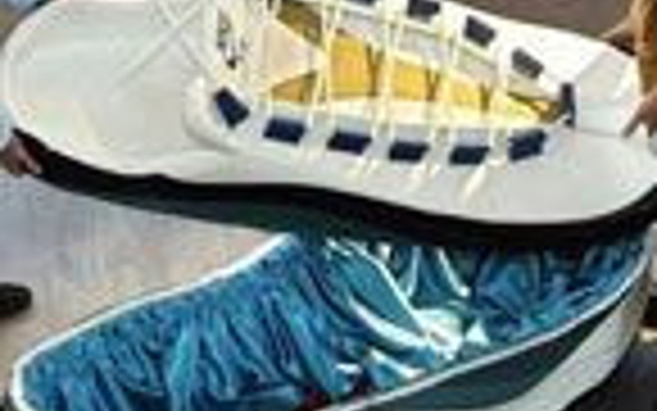 Kişiye özel tabut bu olsa gerek!