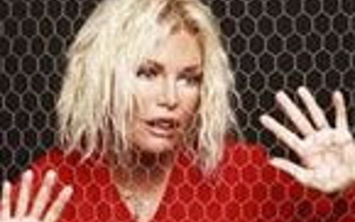 Hayvanlar için kafese girdiler!