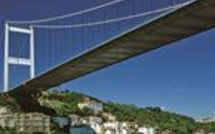 Ünlü iş adamları bu yalılarda oturuyor!