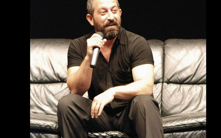 Cem Yılmaz'dan 2011 model espiriler!