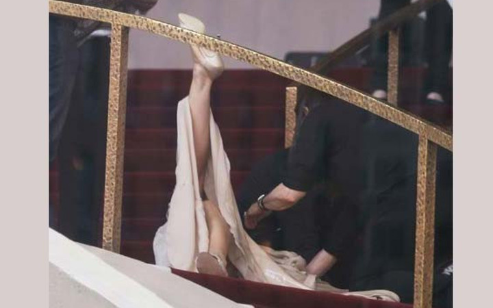 Ünlülerin tepetaklak halleri!