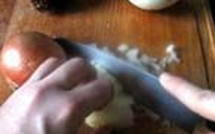 Soğan neden gözlerimizi yaşartır?