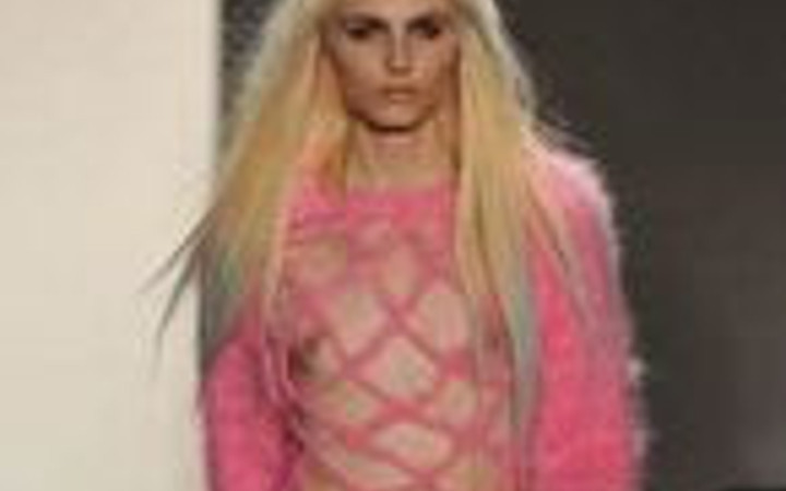 Kadın sanıp yemeğe davet ediyorlar!