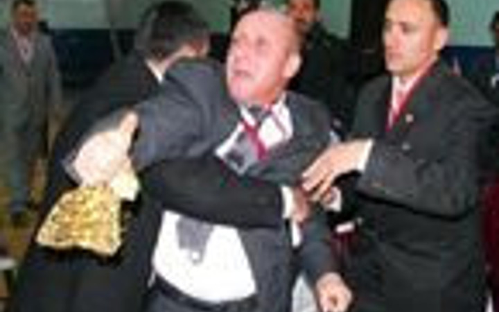 Halk oyunları yarışmasında gözyaşı