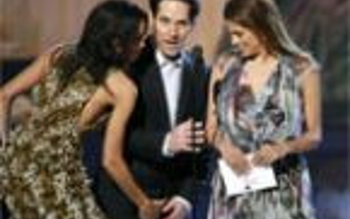 Ödül töreninde herkesi şok etti!