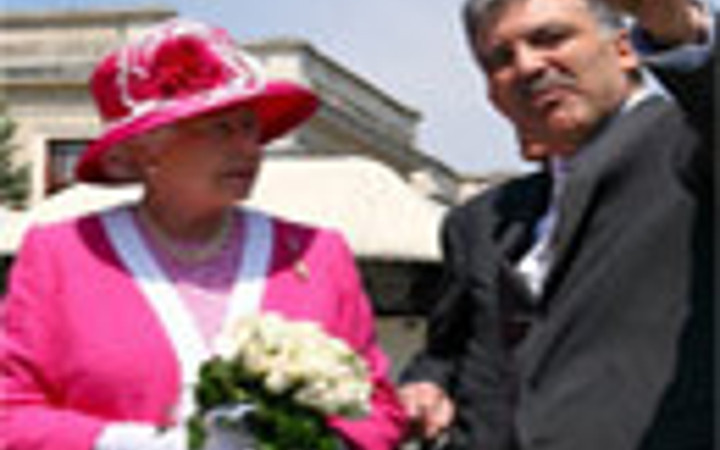 Kraliçenin çanta şifresi